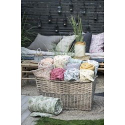 Quilt med hvide og sorte striber fra Ib Laursen i haven - Tinashjem