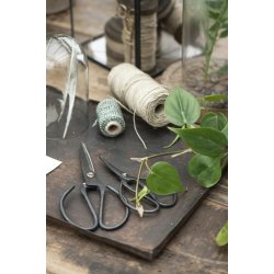 Saks fra Ib Laursen mellem st�rrelse p� bord - Tinashjem