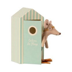 Maileg Beach mice big brother in Cabin de Plage i sit badehus - Tinashjem