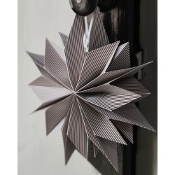 House Doctor stjerne Capella br�ndt r�d og hvid 20 cm h�ngende p� v�g - Fransenhome