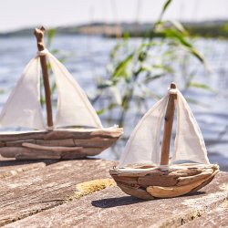 B�d med sejl 18 cm fra Speedtsberg 2 stk. Tinashjem
