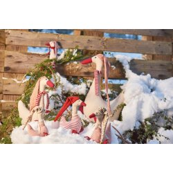 And Gytha med t�rkl�de 11 cm fra Speedtsberg i juleopstilling med andre �nder - Tinashjem