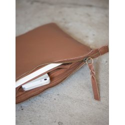 Clutch flad model fra Ib Laursen liggende p� bord - Tinashjem