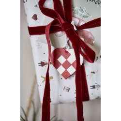 Julehjerte til oph�ng fra My Nostalgic Christmas r�d fra Ib Laursen flettet p� gave - Tinashjem