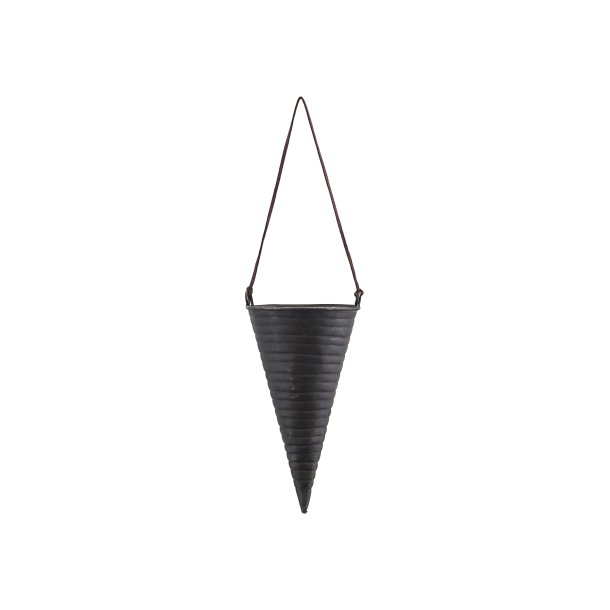 House Doctor kr�mmerhus Inaya cone sort 18 cm - tinashjem