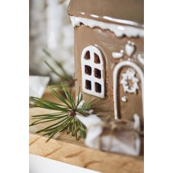 Hus til fyrfadslys Stillenat Gingerbread d�rkrans fra Ib Laursen ved gran - Tinashjem