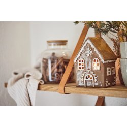 Hus til fyrfadslys Stillenat Gingerbread snekrystal fra Ib Laursen p� hylde - Tinashjem