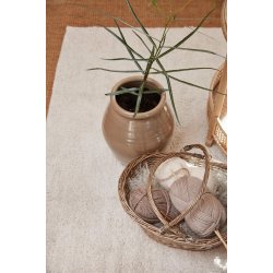 Kurv med 2 hanke fra Ib Laursen ved blomst - Tinashjem