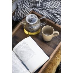 Plaid med creme og sort stribem�nster fra Ib Laursen med bog og kaffe - Tinashjem
