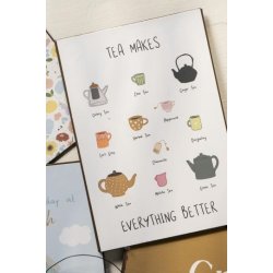 Metalskilt Tea makes everything better fra Ib Laursen liggende p� bord - Tinashjem