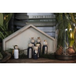 Julekrybbe med 7 tr�figurer fra Ib Laursen med figurer - Tinashjem