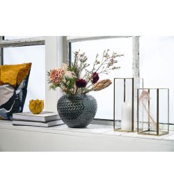 Vase Lugo 18,5 cm i vindueskarm med buket - Fransenhome