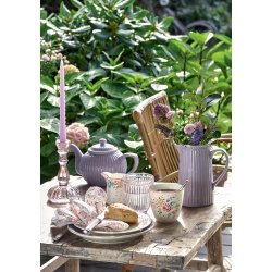 Belle White latte cup fra GreenGate p� bord - Tinashjem