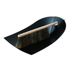 Normann Copenhagen Fejebakke og kost sort - Fransenhome