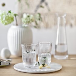K�hler Hammersh�i vase hvid p� d�kket bord - Fransenhome