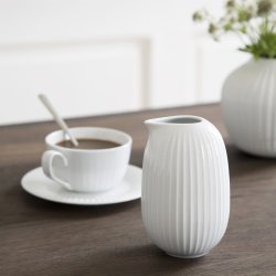 K�hler Hammersh�i kande hvid ved kop med kaffe - Fransenhome