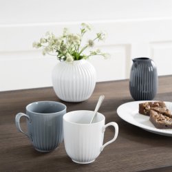 K�hler Hammersh�i krus hvid og gr� p� d�kket bord - Fransenhome