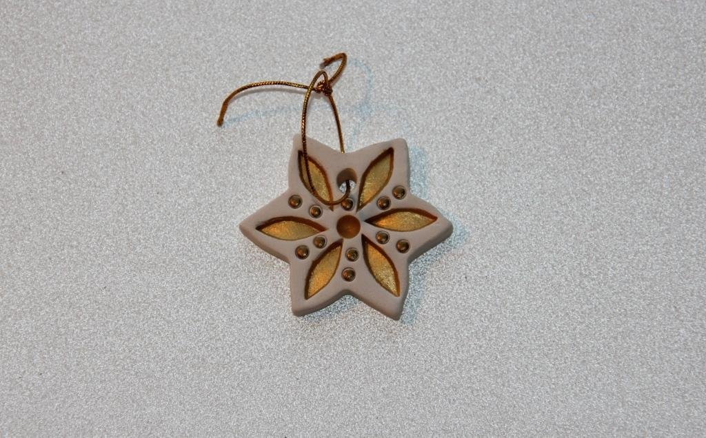 Hel Lenica stjerne til oph�ng 4,5 x 4,5 cm r�hvid med guldm�nster - Fransenhome