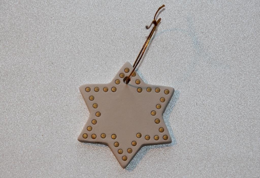 Hel Lenica stjerne til oph�ng 7,5 x 7,5 cm r�hvid med guld prikker - Fransenhome