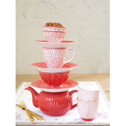Dot White mug fra GreenGate med andre r�de og hvide varer - Tinashjem