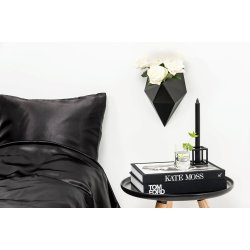 Crate vase sort stor fra Sinoq Design p� v�g ved seng - Fransenhome