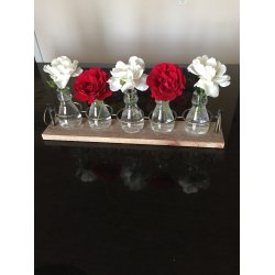 Vase Collected glas p� tr� fra Bloomingville med blomster - Tinashjem