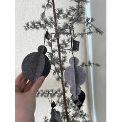 L�bech Living xmas Felt ornaments 3 stk. sort p� gren med gr� oph�ng - Fransenhome