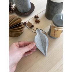 L�bech Living xmas Felt ornaments 3 stk. gr� liggende i vindue med lys - Fransenhome