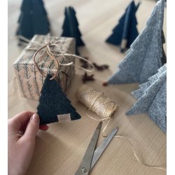 L�bech Living juletr� - Xmas tree - gr� h�jde 18 cm i vindueskarm - Fransenhome
